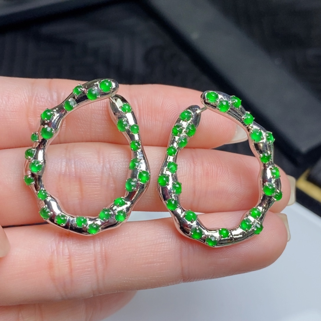 翡翠18K金镶嵌耳饰设计款满绿小蛋面耳扣