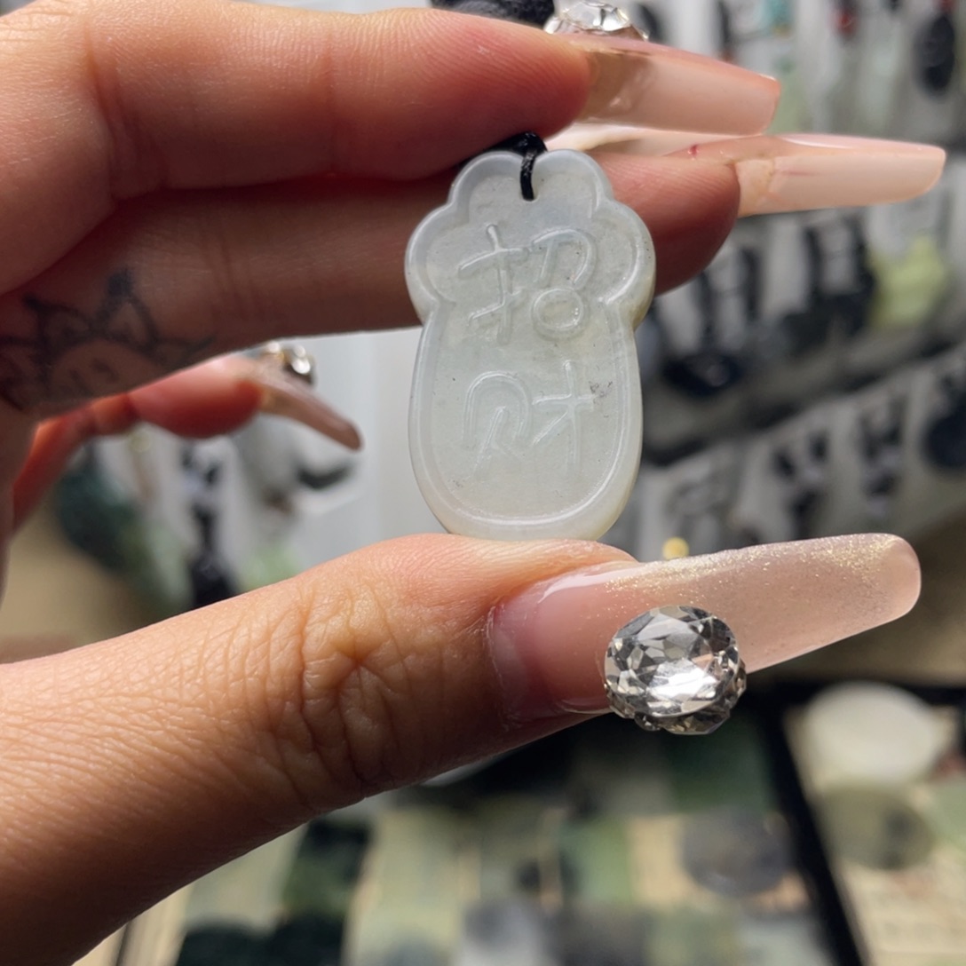 岫玉颈饰未镶嵌猫爪