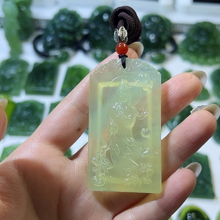 蛇纹石玉颈饰未镶嵌遗**角