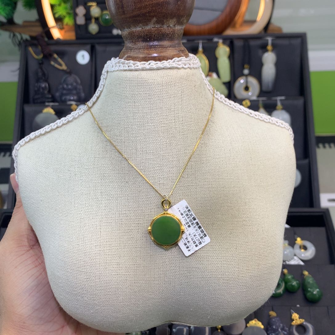 和田玉18K金镶嵌吊坠(赠链)