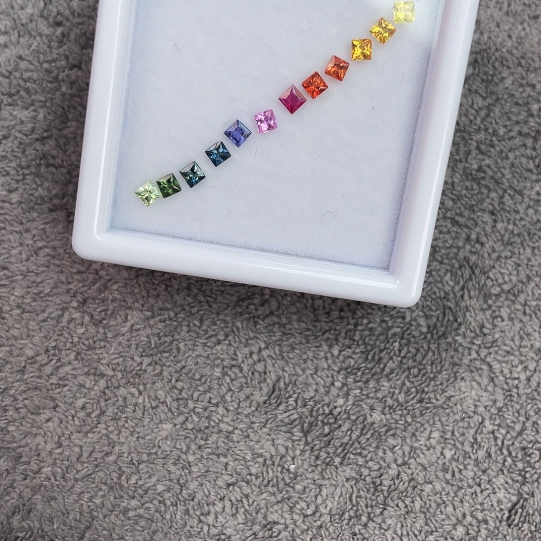 蓝宝石裸石未镶嵌一组12颗