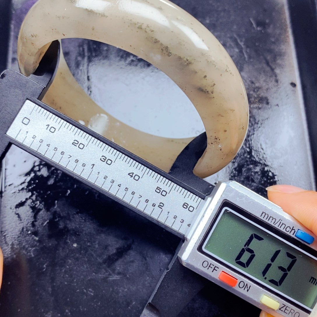 石英质玉（黄龙玉）足铂镶嵌颈饰