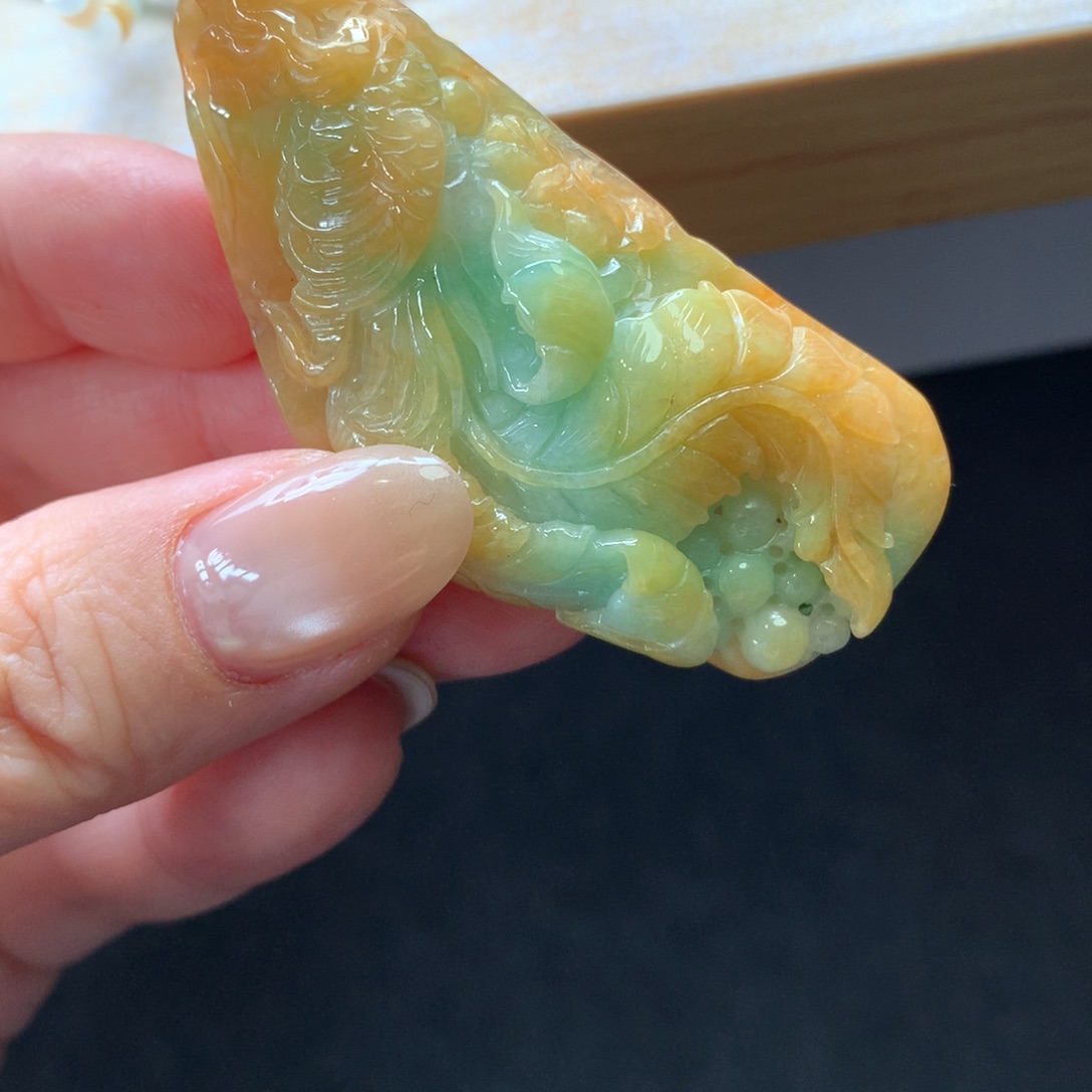 翡翠未镶嵌颈饰吊坠