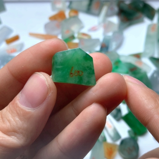 定制翡翠未镶嵌天然缅甸翡翠吊坠