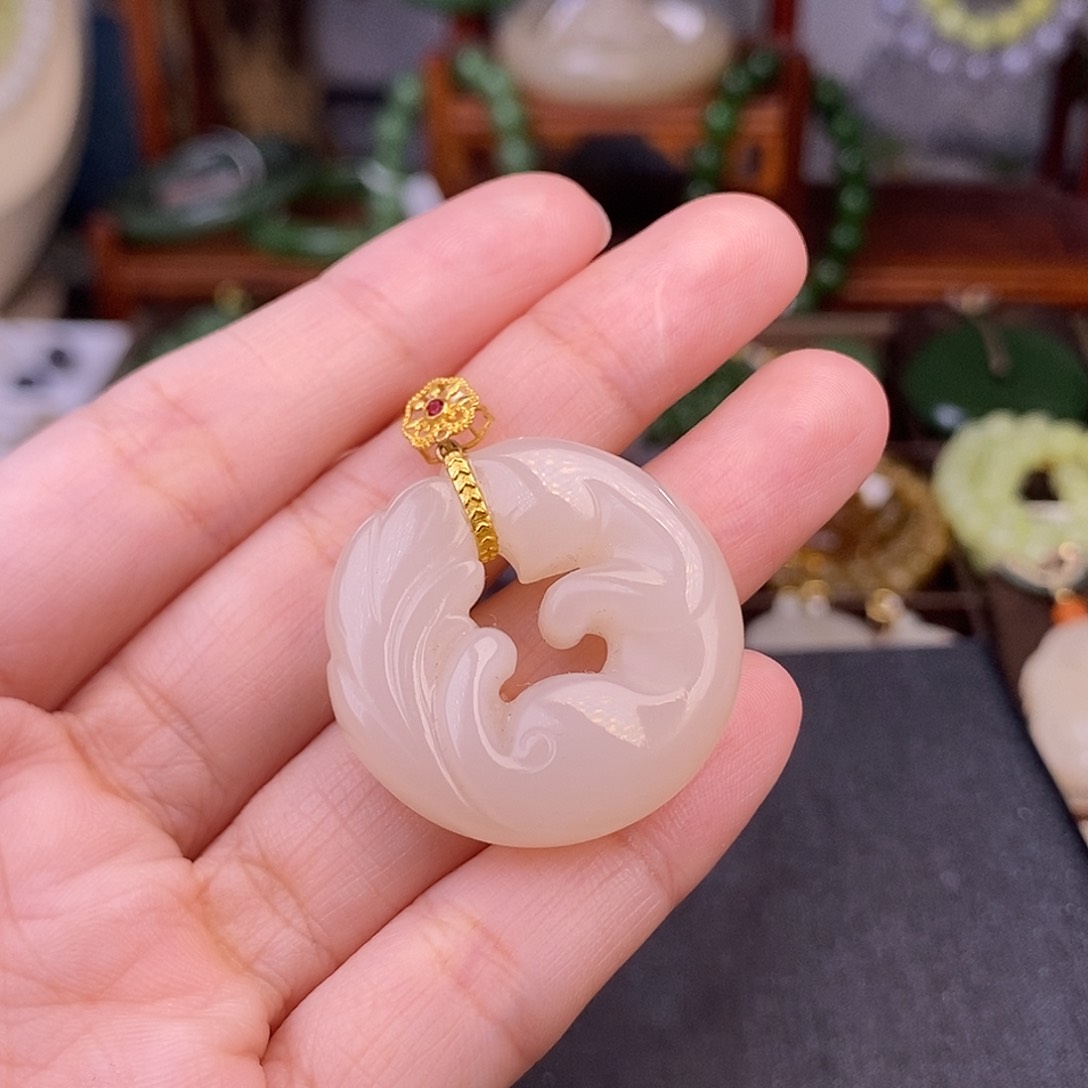 和田玉熟藕粉老料清货价吊坠18.K金凤九未镶嵌