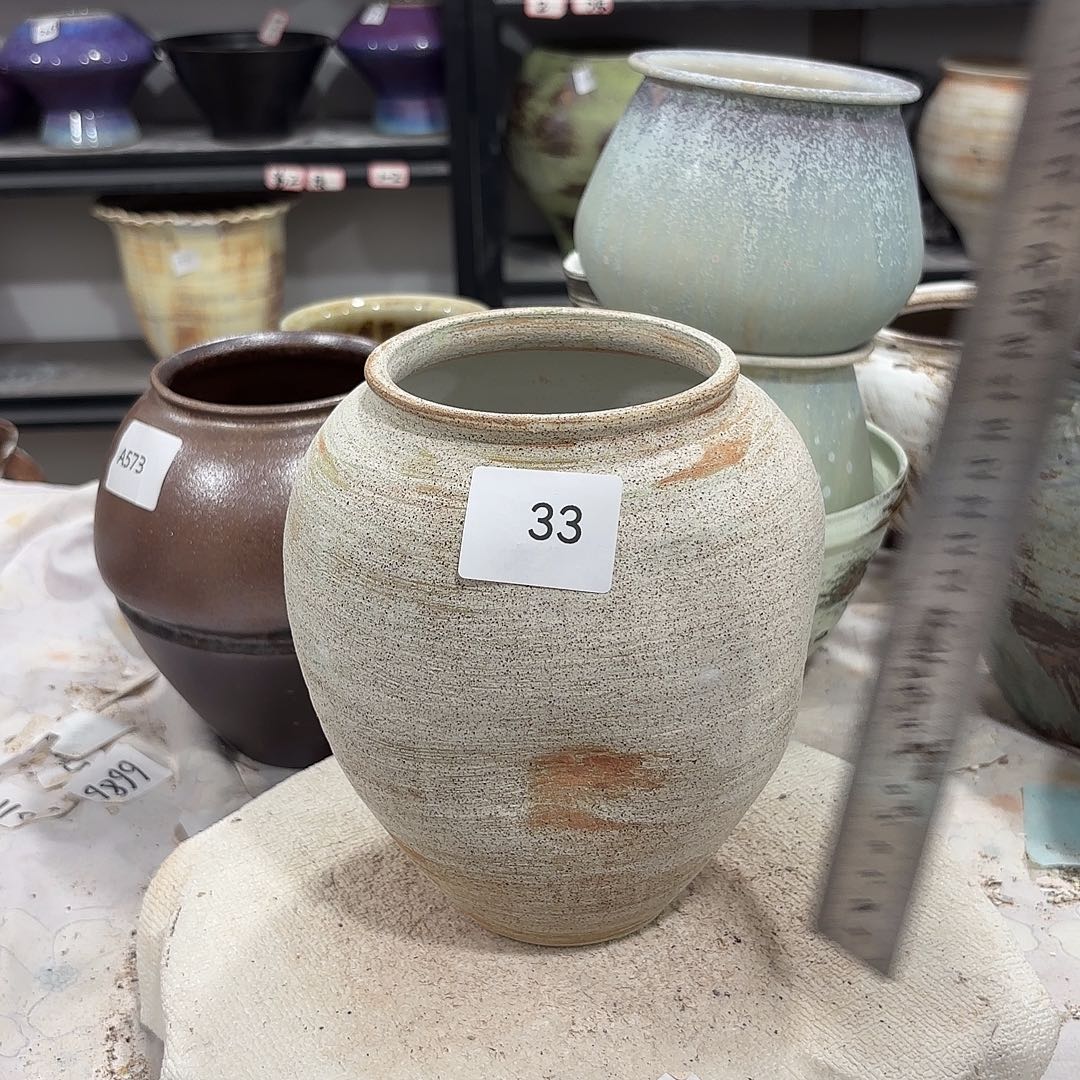 摆件高19，口9，有孔33