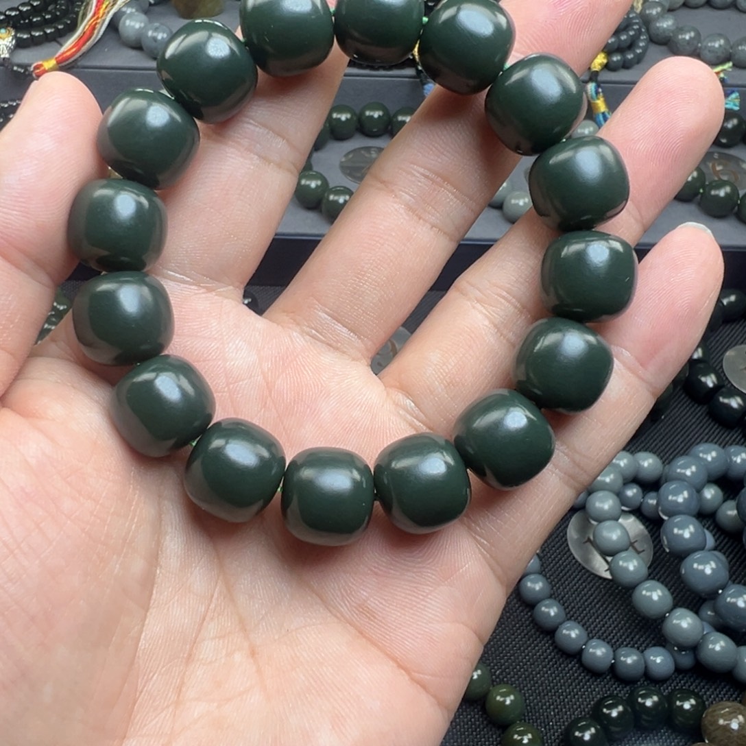 打***胖和田玉未镶嵌手链