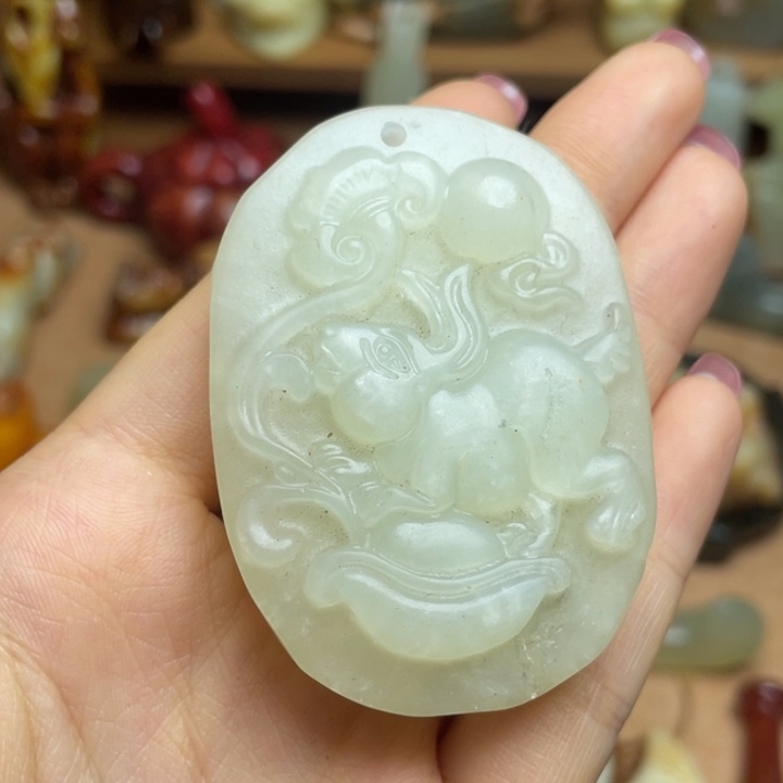 蛇纹石玉未镶嵌颈饰