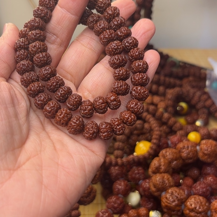 浪****机刷玉化包浆单圈手串