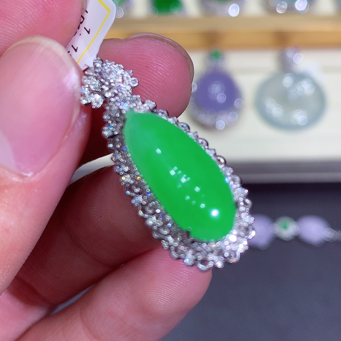 翡翠吊坠(不含链)18K金镶嵌