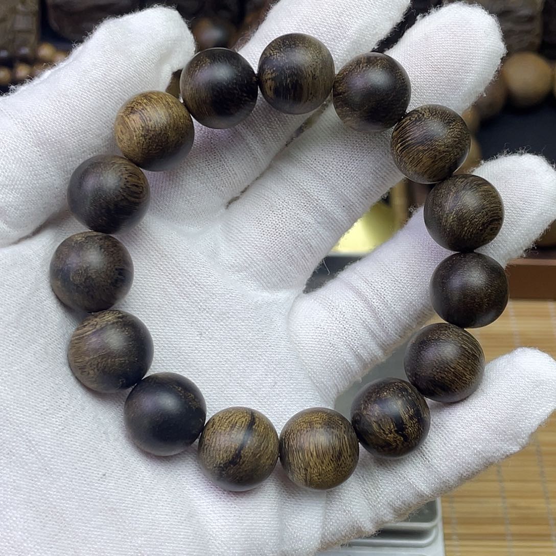 乔****手串沉香越南白奇………………