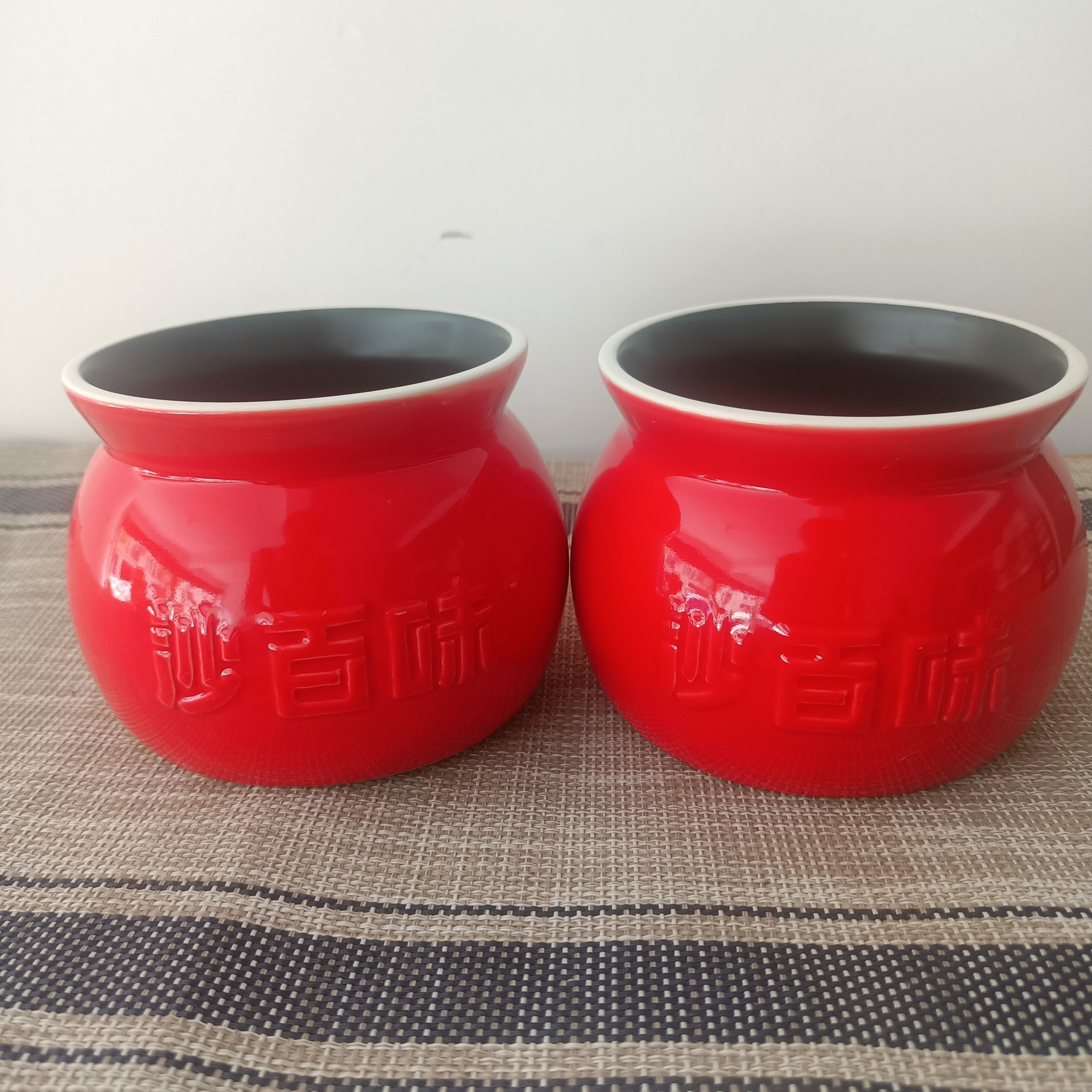 2个装，微瑕款，高温陶瓷红罐，直径10cm，高度8.5cm，容量330cc。