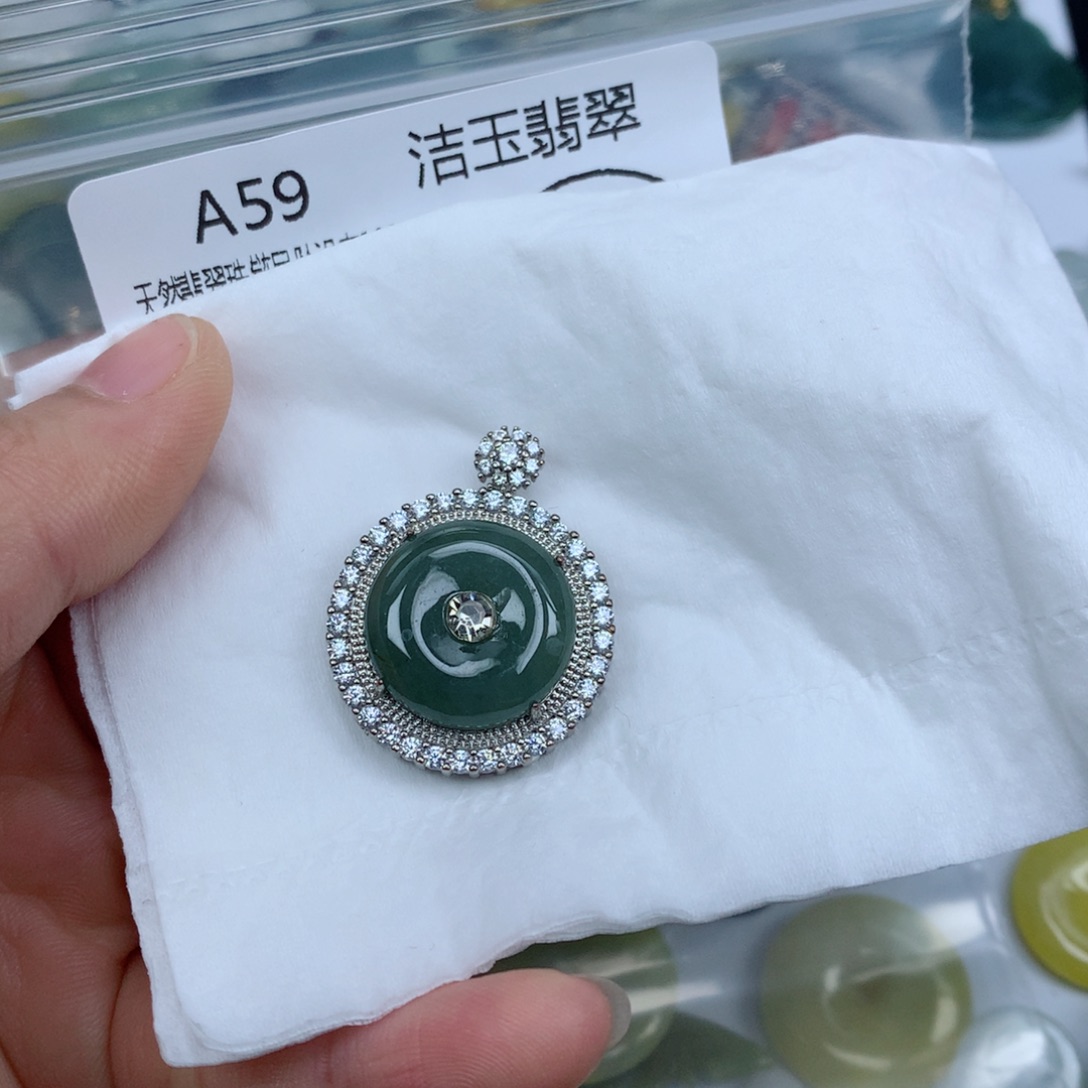 翡翠颈饰未镶嵌翡翠
