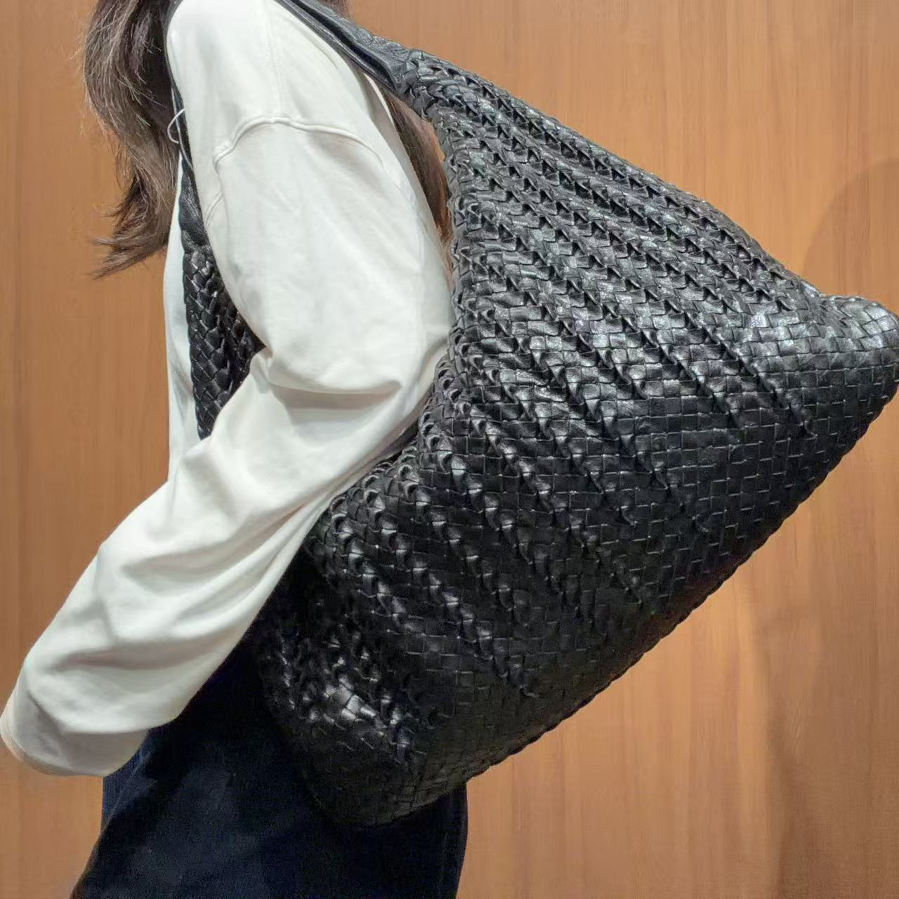 95新 BOTTEGA VENETA/葆蝶家 【蕾】 5FE022 黑色单肩包