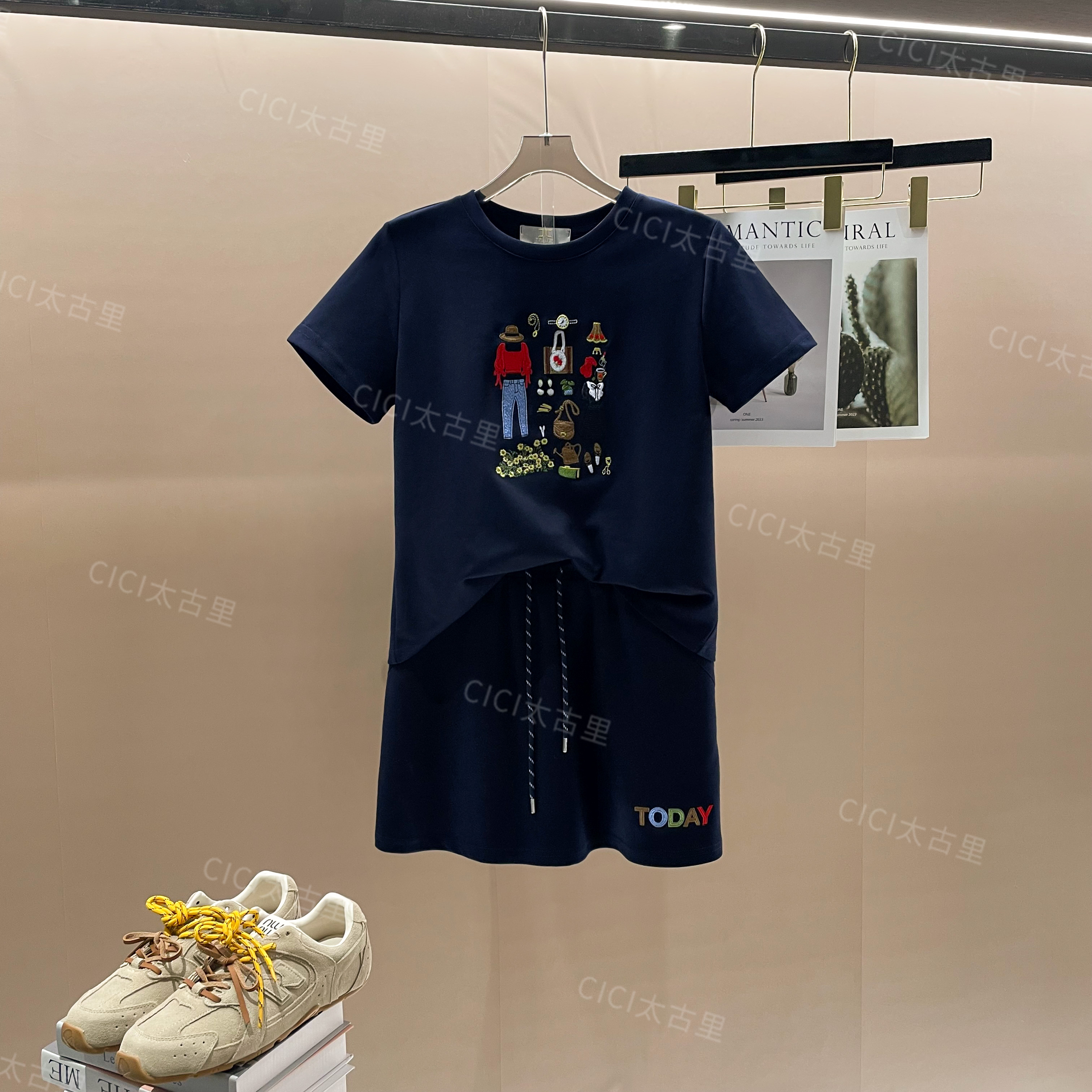 朗姆奶啤 高级重工刺绣宽松正肩短袖+休闲半身裙两件套LL-4000028