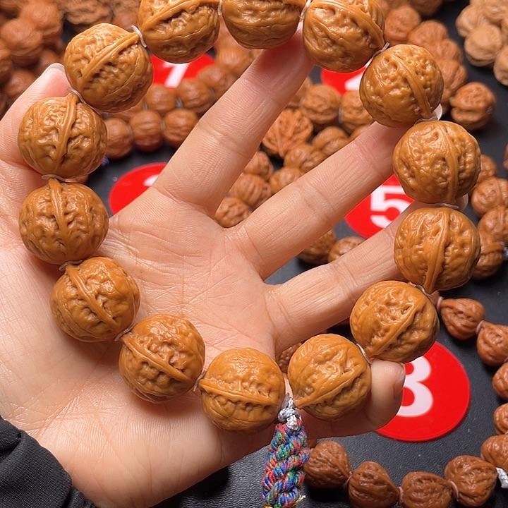 文玩核桃吊坠富甲一方