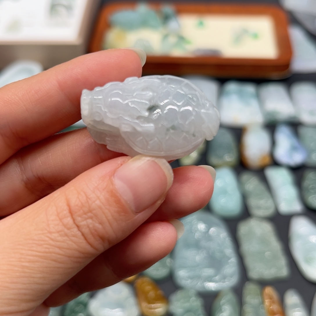 翡翠未镶嵌颈饰龙龟