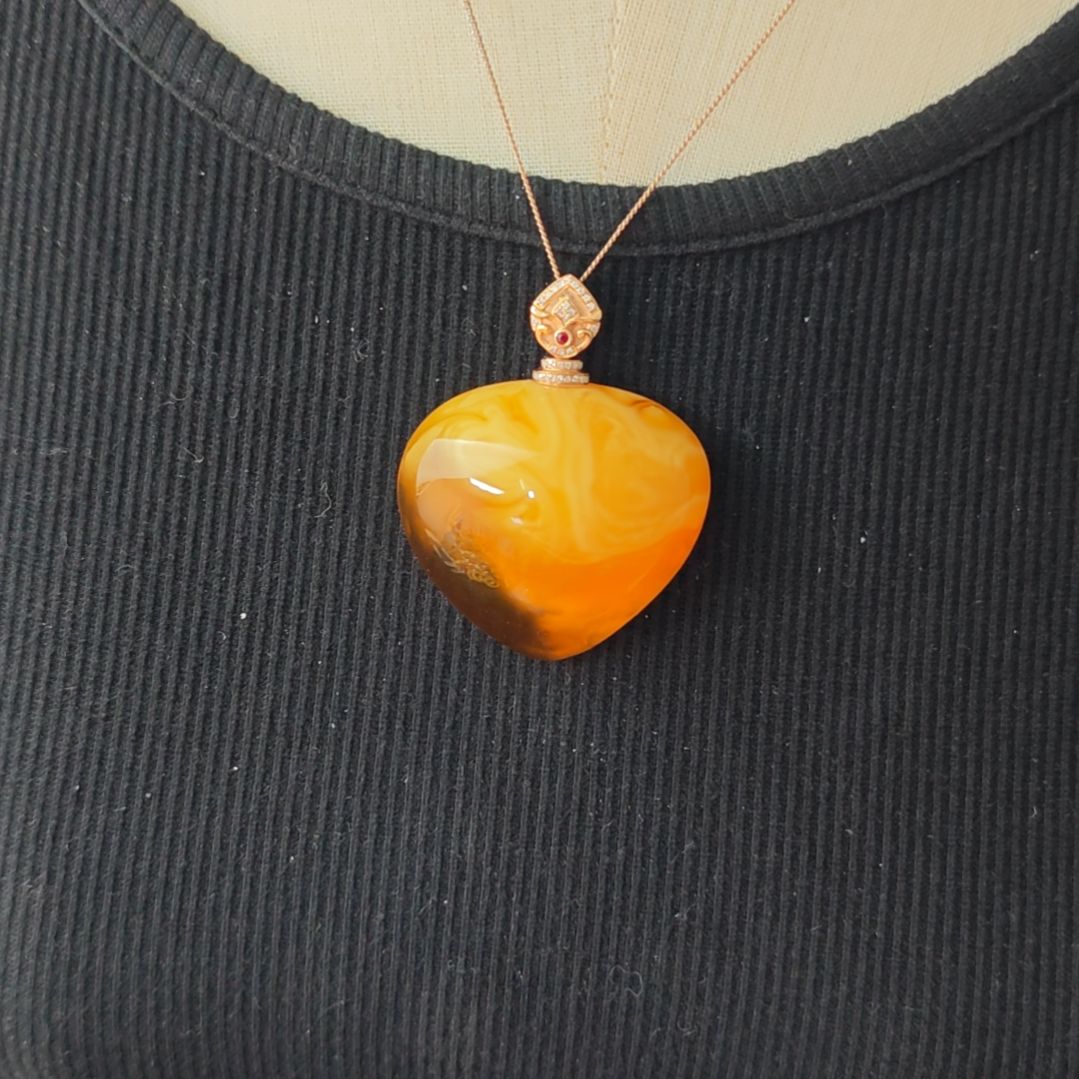 蜜蜡吊坠(赠链)18K金镶嵌