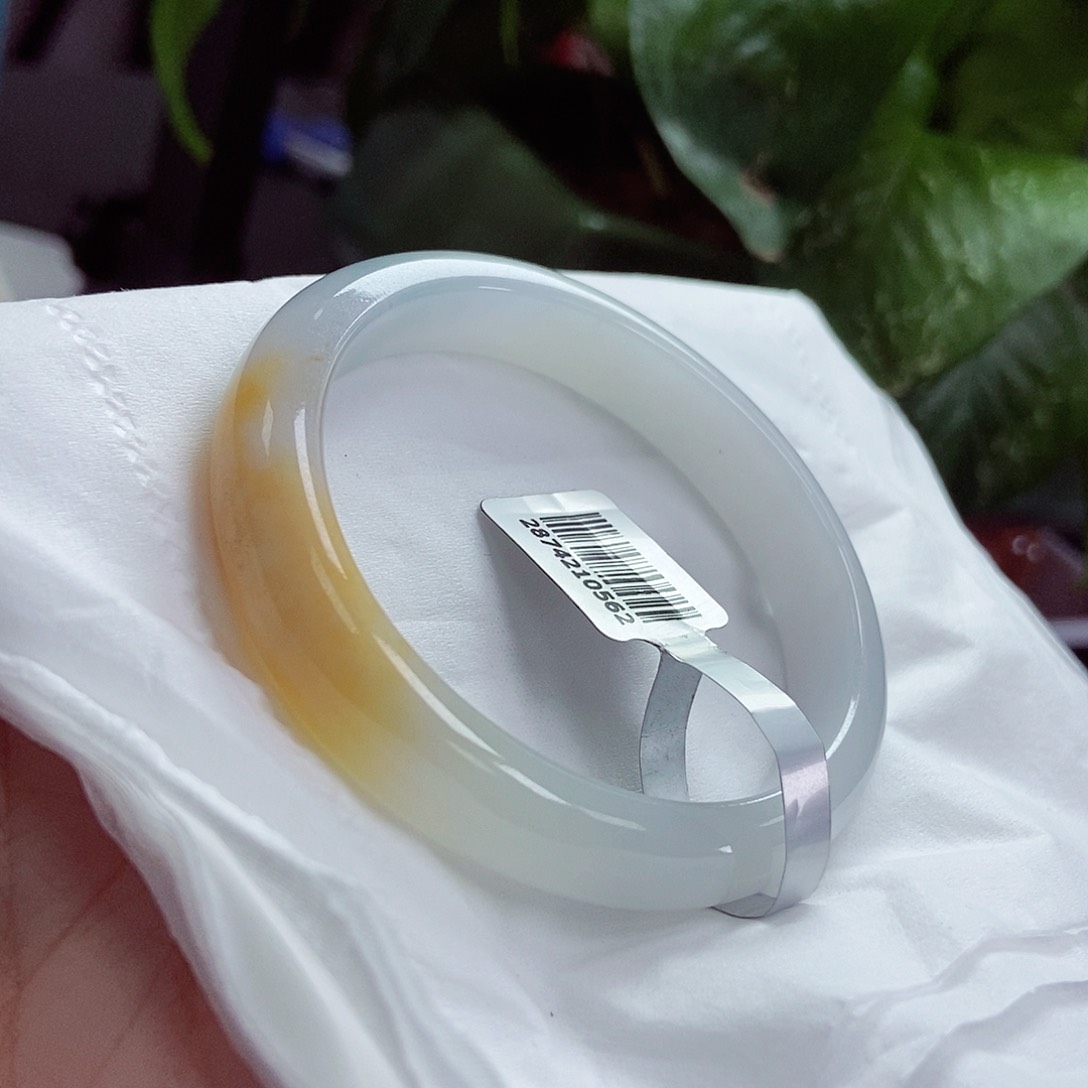 翡翠手镯未镶嵌54贵