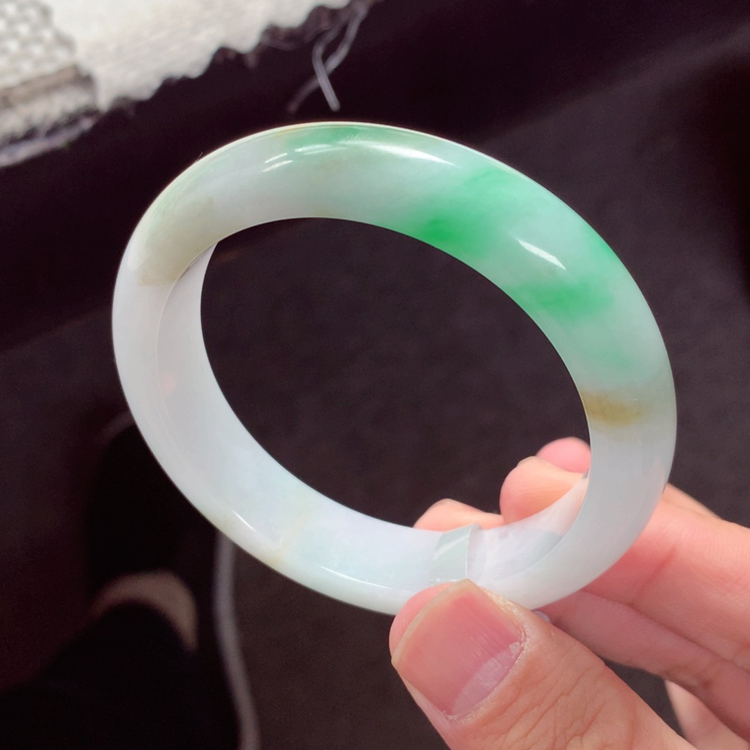 翡翠手镯未镶嵌缅甸