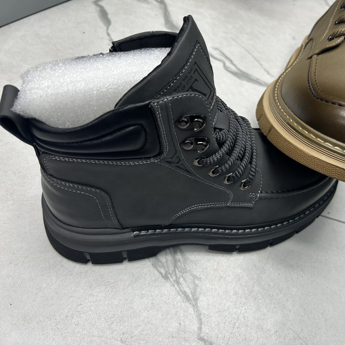 男士新款高帮马丁靴