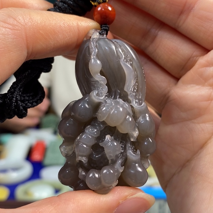 平***光和田玉未镶嵌颈饰