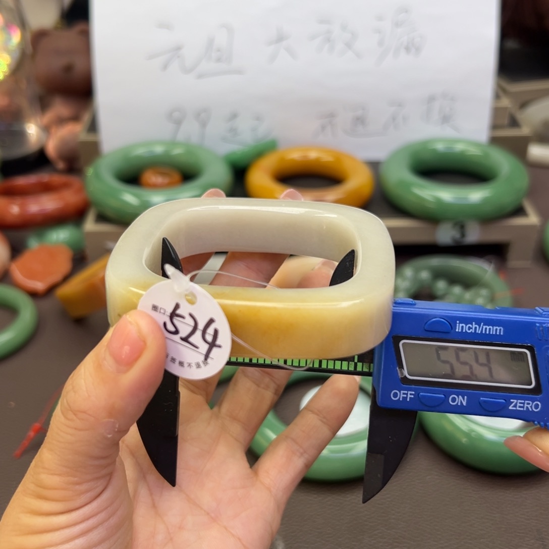 未镶嵌手镯石英岩玉