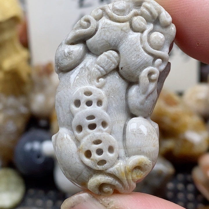 颈饰未镶嵌硅化珊瑚（珊瑚玉）