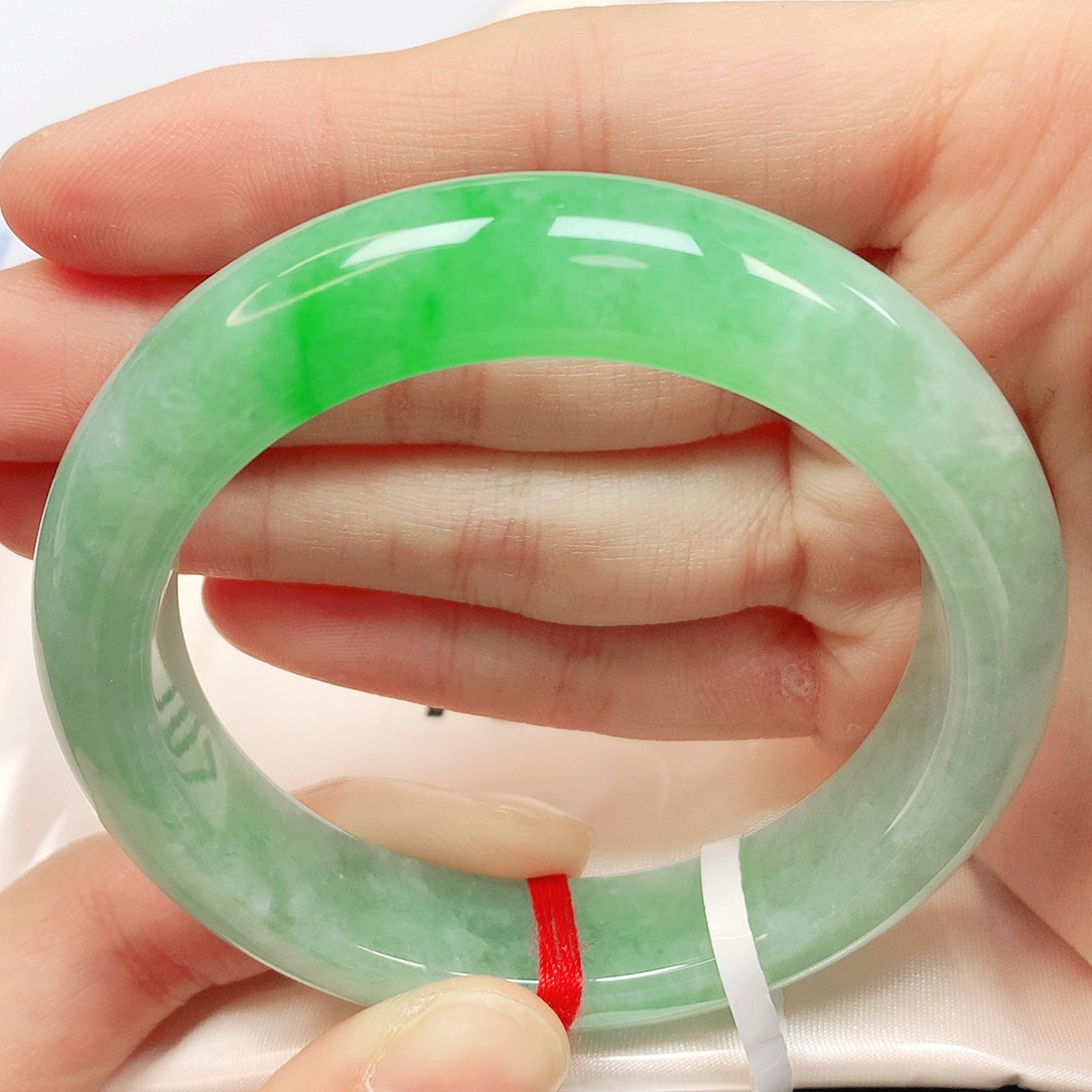 羊***羊翡翠未镶嵌手镯翡翠手镯53