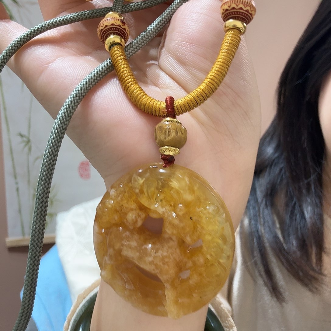 蛇纹石玉未镶嵌颈饰