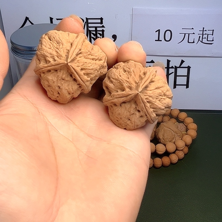 吊坠文玩核桃25号，全品金蟒三棱，36尺