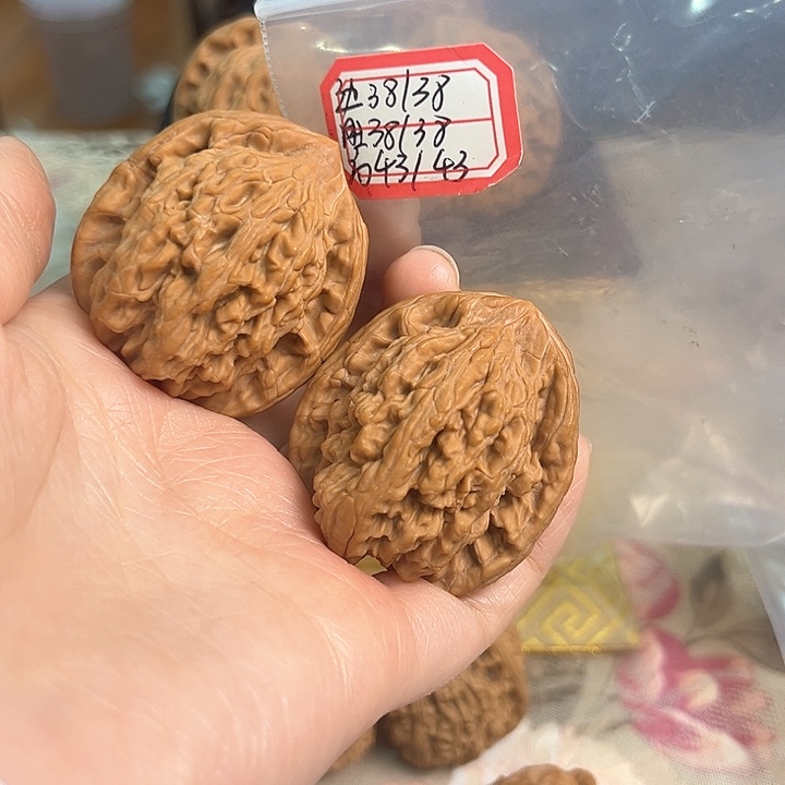 文玩核桃把件麦穗虎头