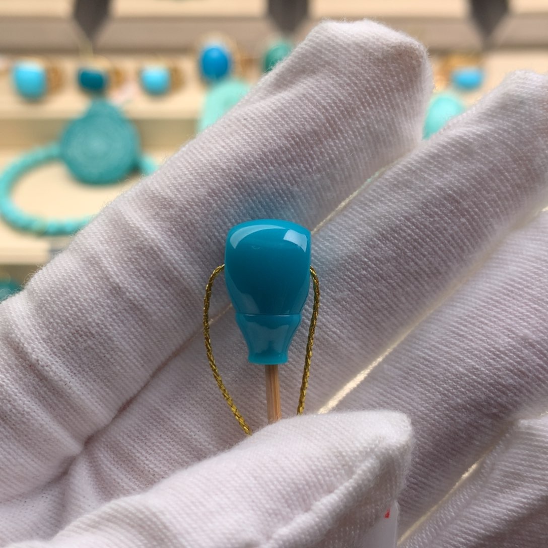 走***上未镶嵌绿松石珠宝奇石