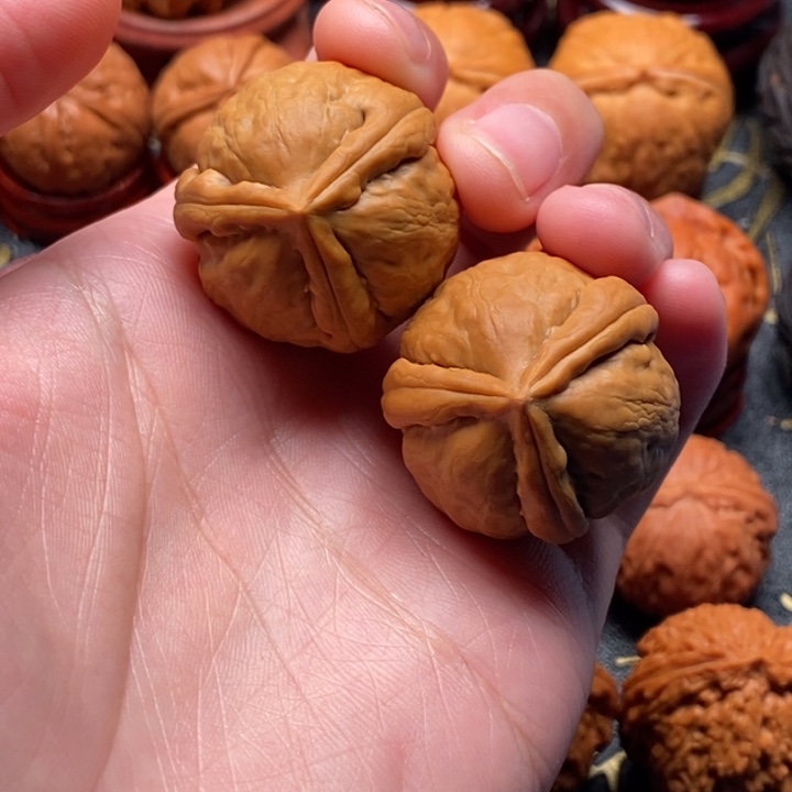 A***）文玩核桃吊坠三棱 