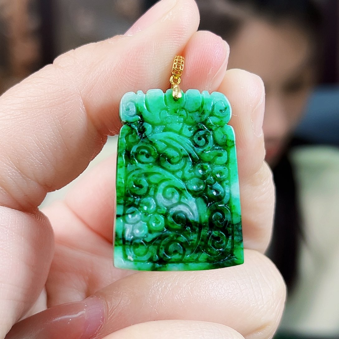 翡翠18K金镶嵌颈饰多样性