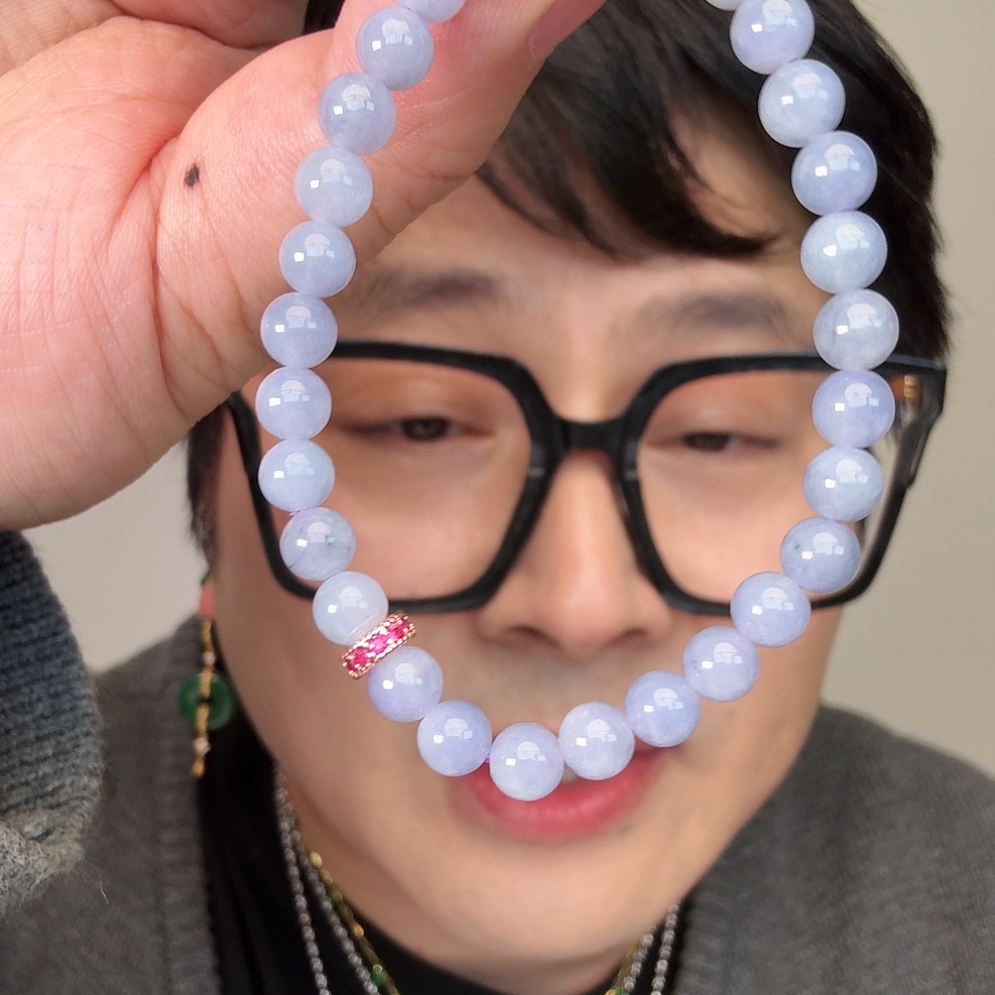 职***薇翡翠未镶嵌颈饰一件