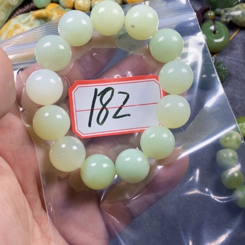 未镶嵌蛇纹石玉颈饰