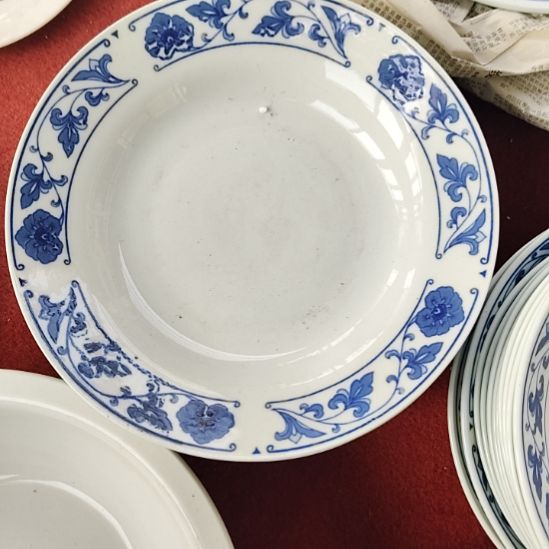 瓷片五厂，七厂各种摆件，瓷片，均有瑕疵！