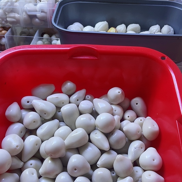 白玉菩提吊坠微瑕象牙果三通三个