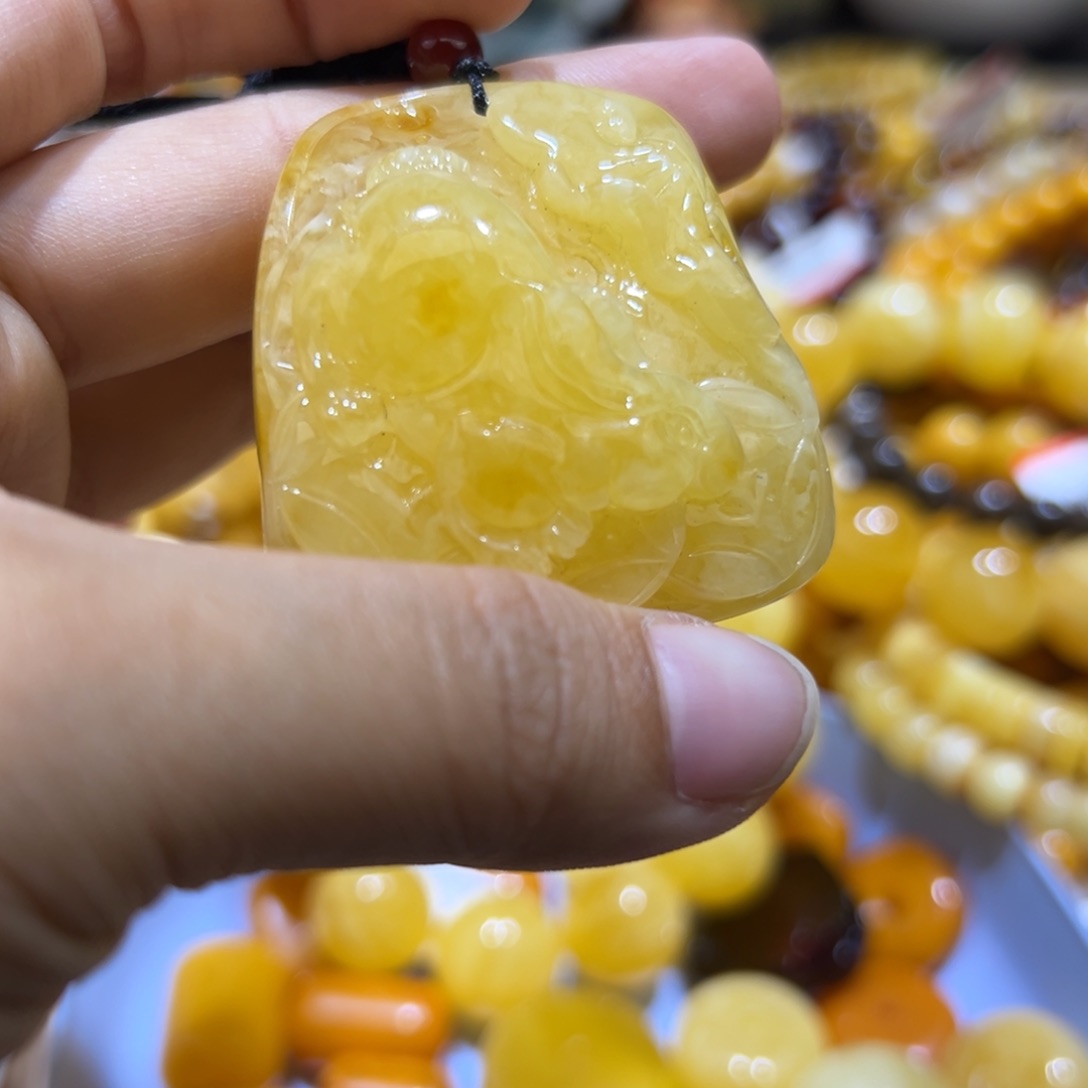 琥珀珠宝奇石未镶嵌