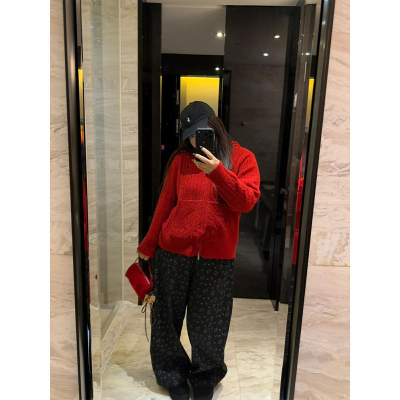 铅笔小鑫大码女装 经典小马新年圣诞氛围连帽麻花针织衫