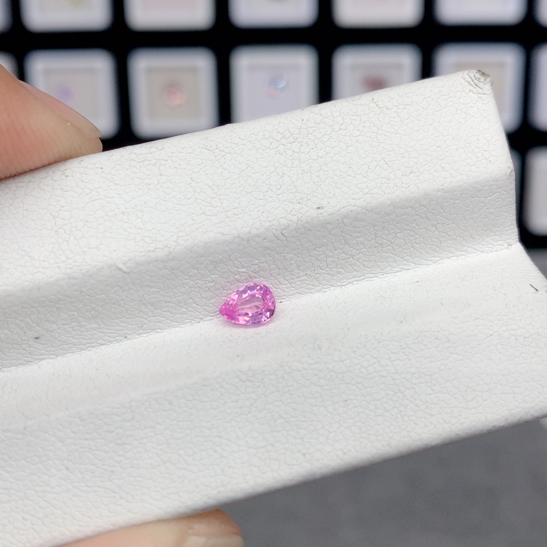 蓝宝石裸石未镶嵌4*5.5mm