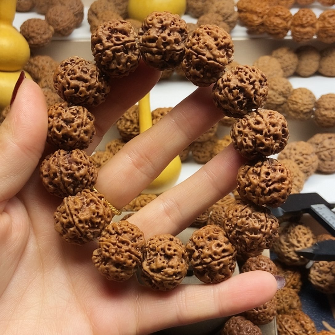 金刚菩提吊坠蜂王梅花