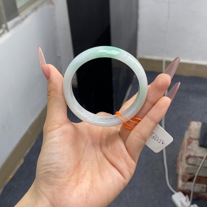翡翠手镯未镶嵌54圈口