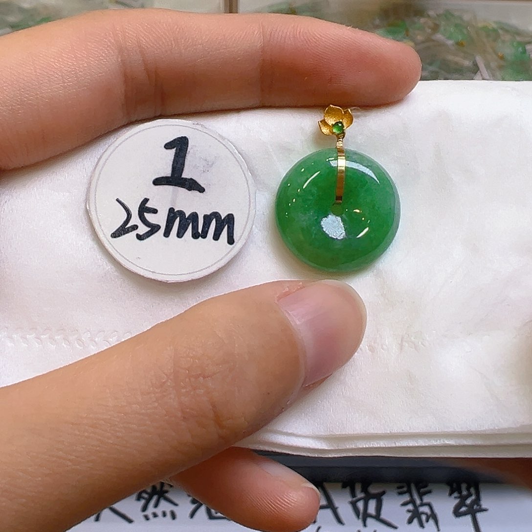 翡翠颈饰18K金镶嵌翡翠