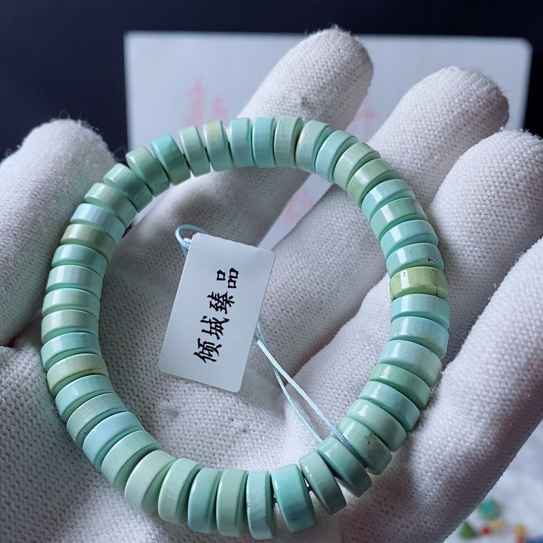 绿松石颈饰未镶嵌