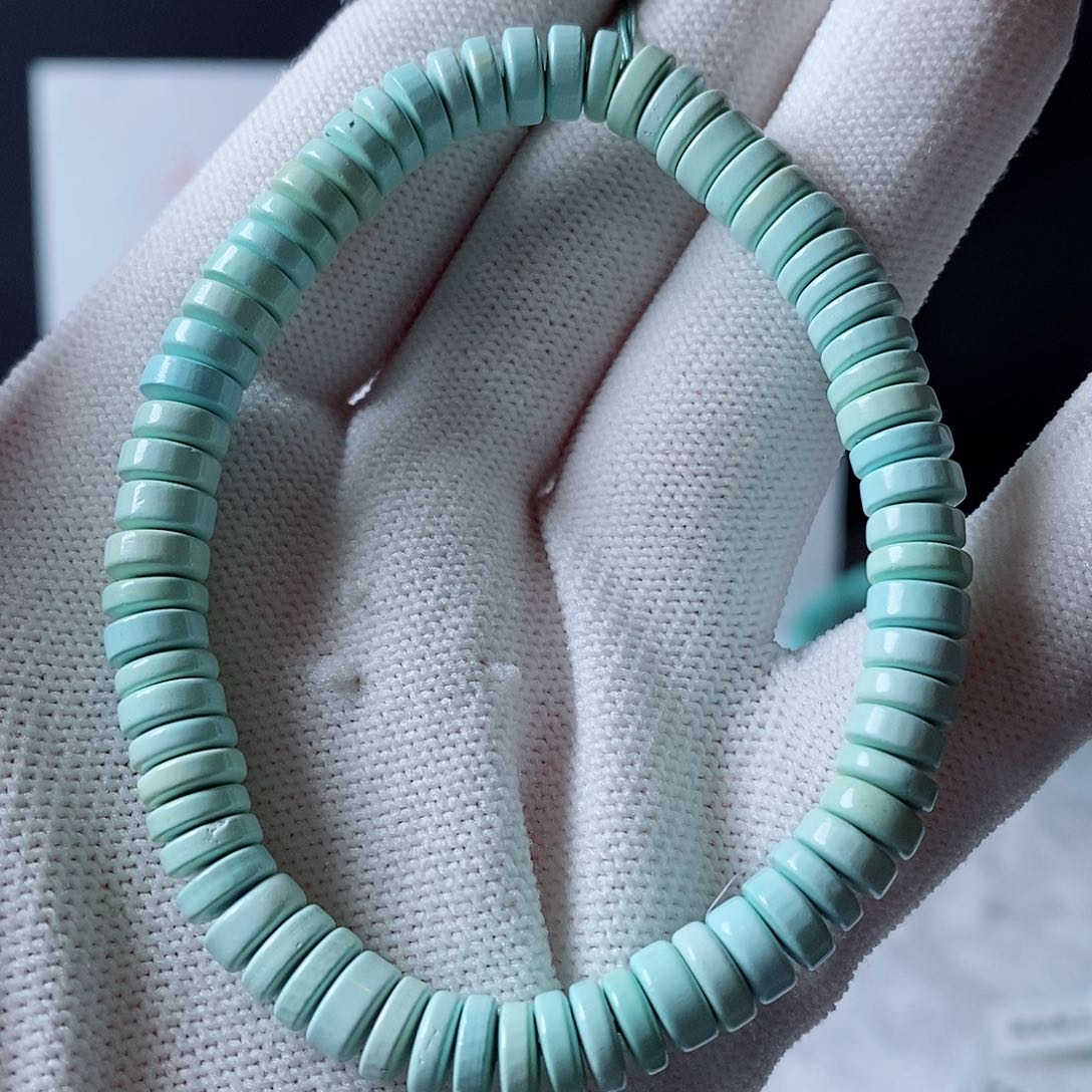 绿松石颈饰未镶嵌