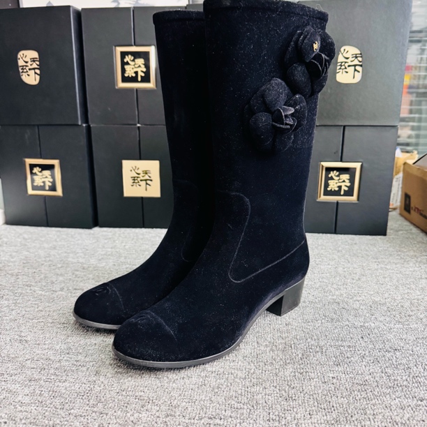 95新 Chanel/香奈儿 山茶花绒面靴子38码ysc1678