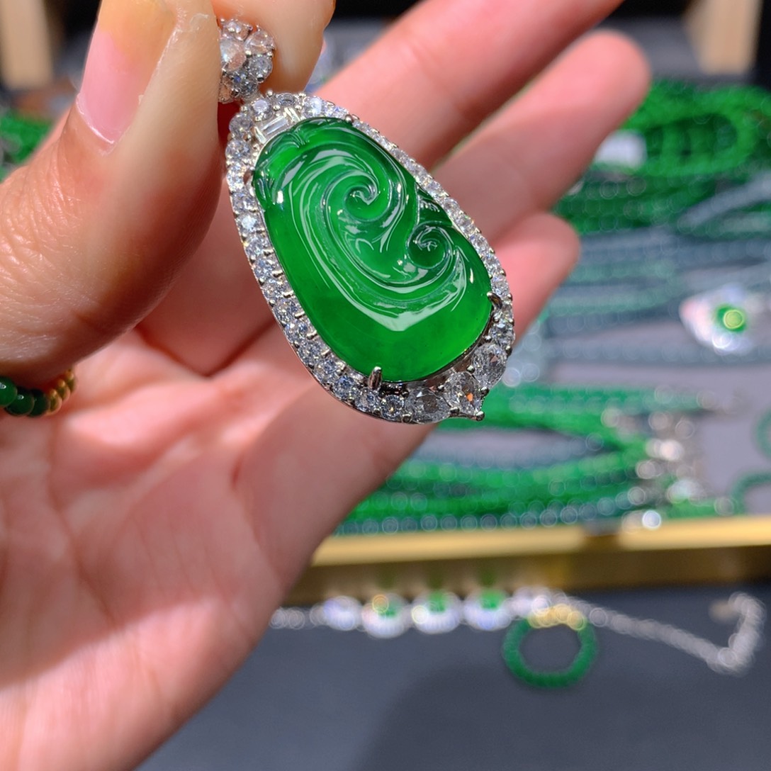 翡翠手链未镶嵌天然翡翠