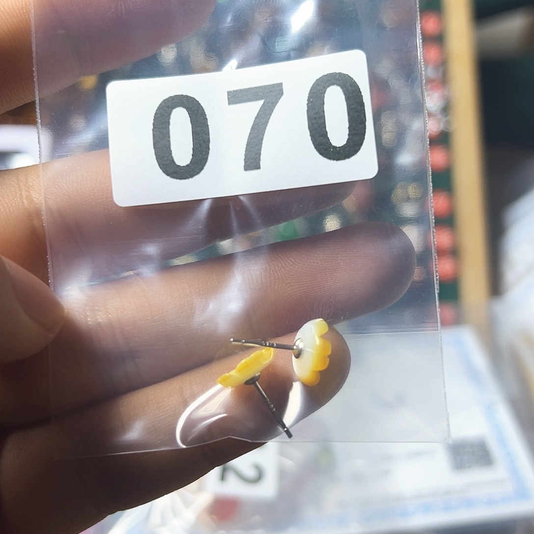 石英质玉耳钉银S925镶嵌超****王